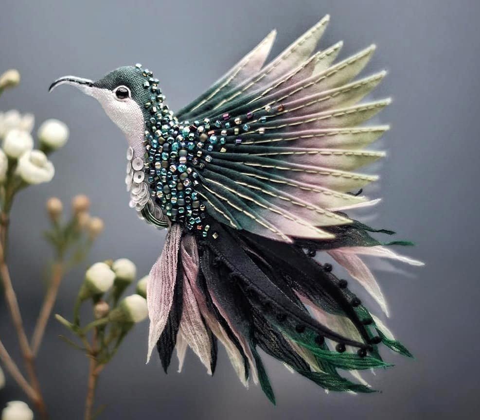 Брошь Колибри бисером