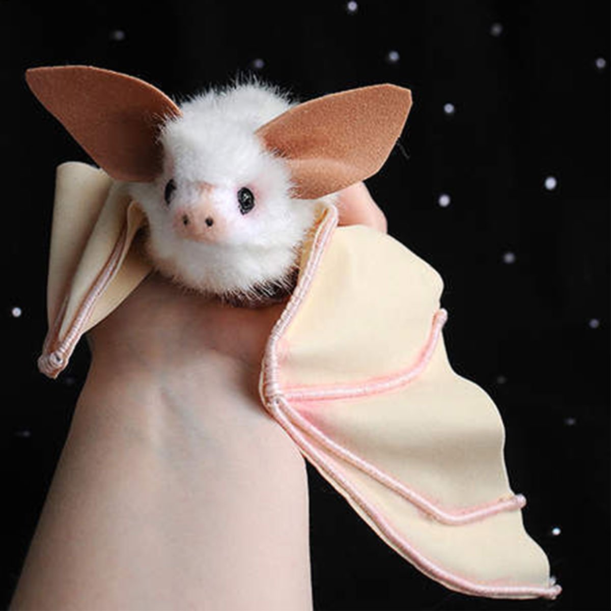 Летучая мышь альбинос милая