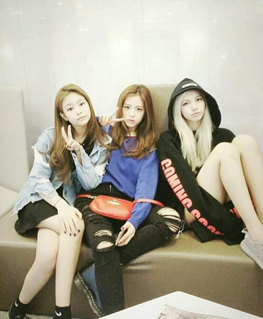 BLACKPINK лиса Розе и Дженни