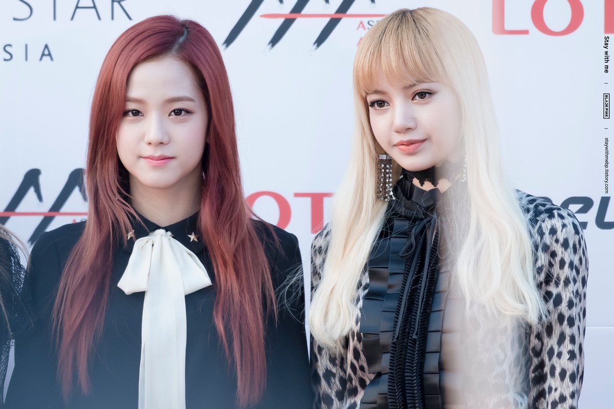 Лиса и Джису из BLACKPINK