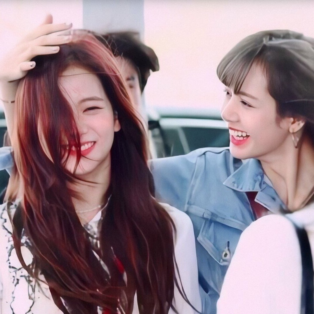 Дженни Блэк Пинк плачет