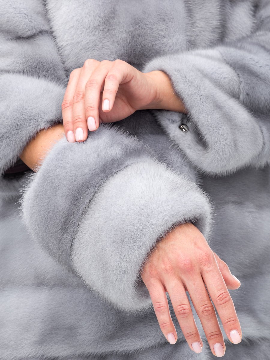 Бывает голубая норка