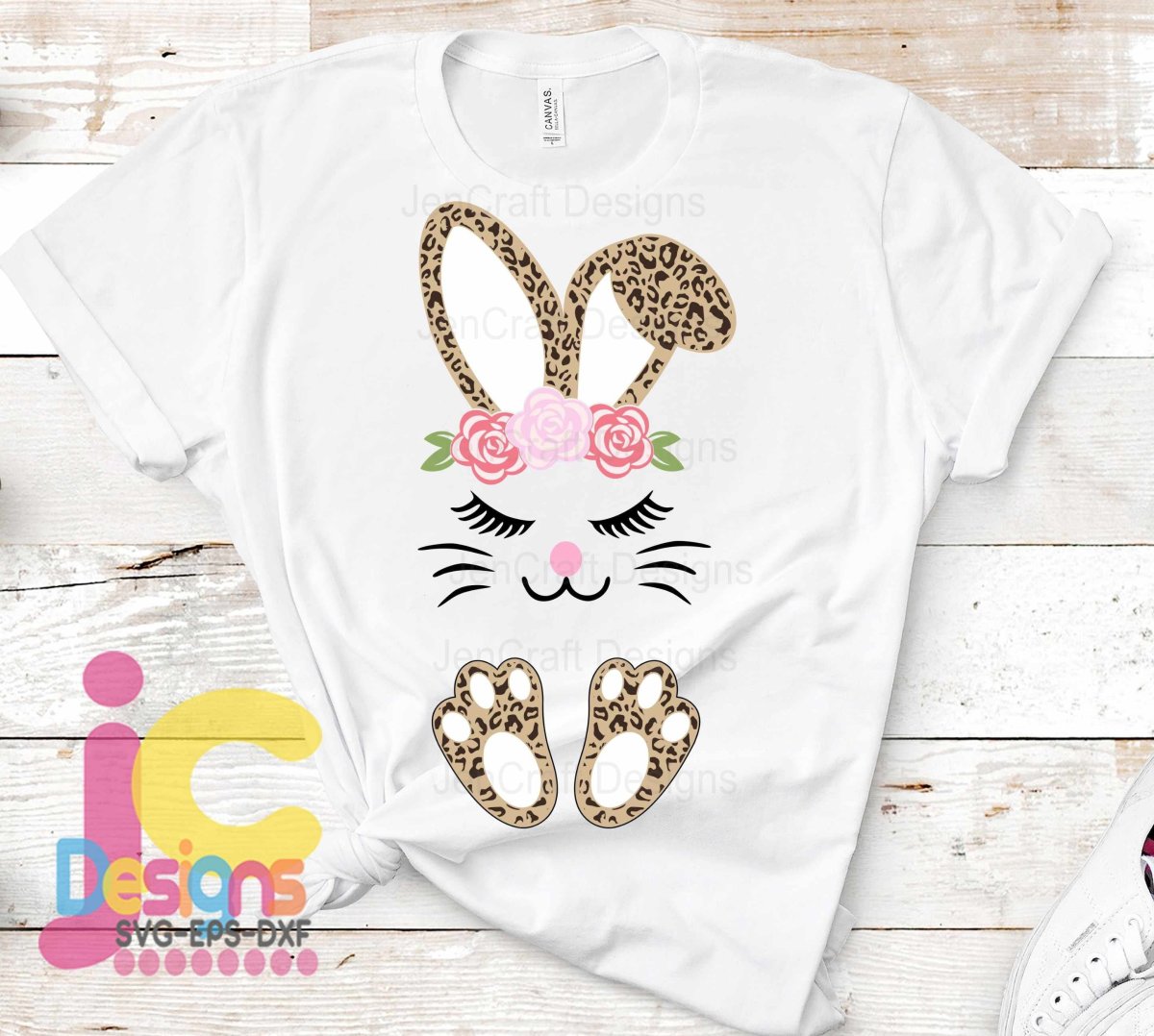 Леопард на белом фоне