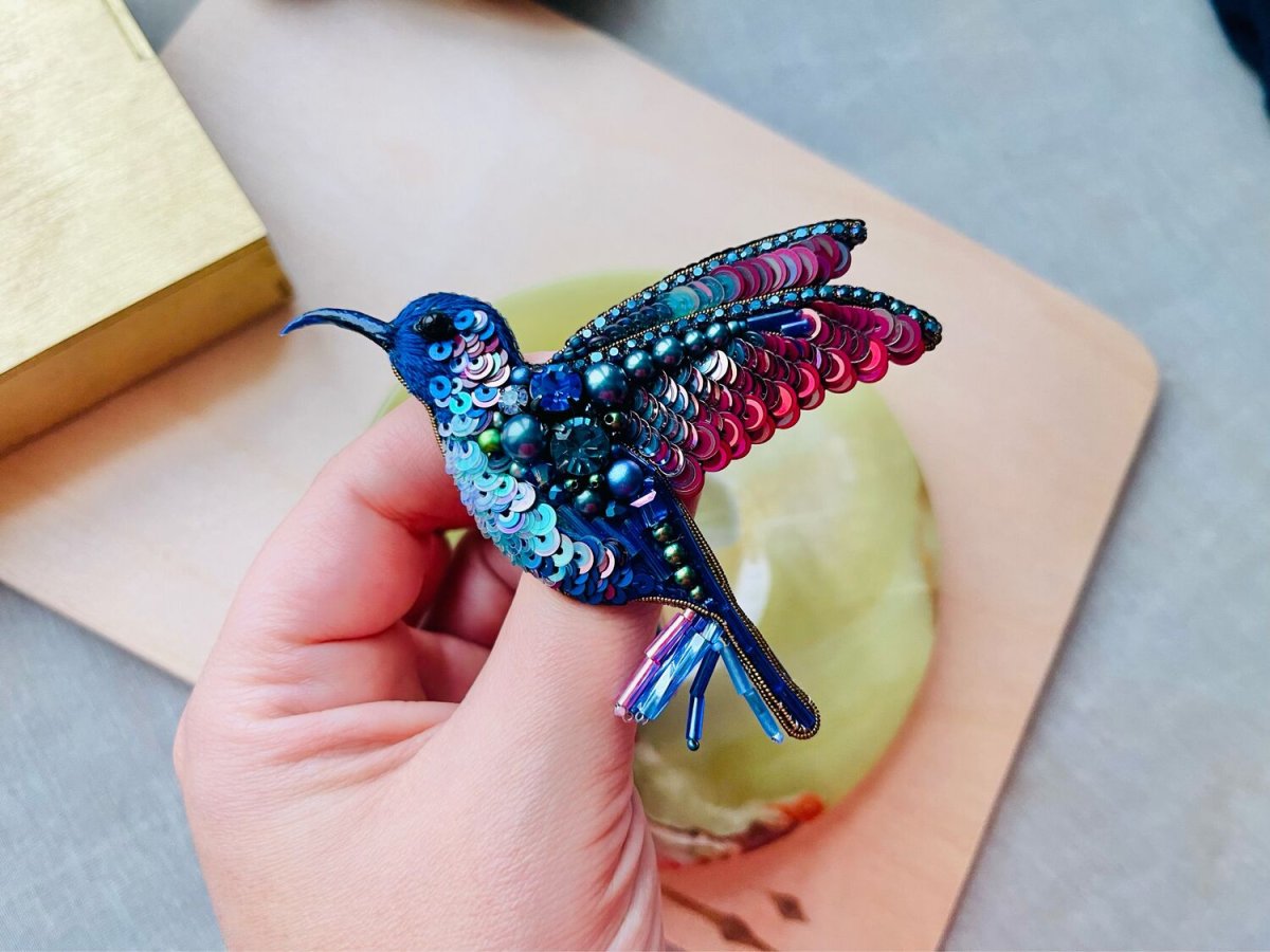 Бисерная брошь Колибри