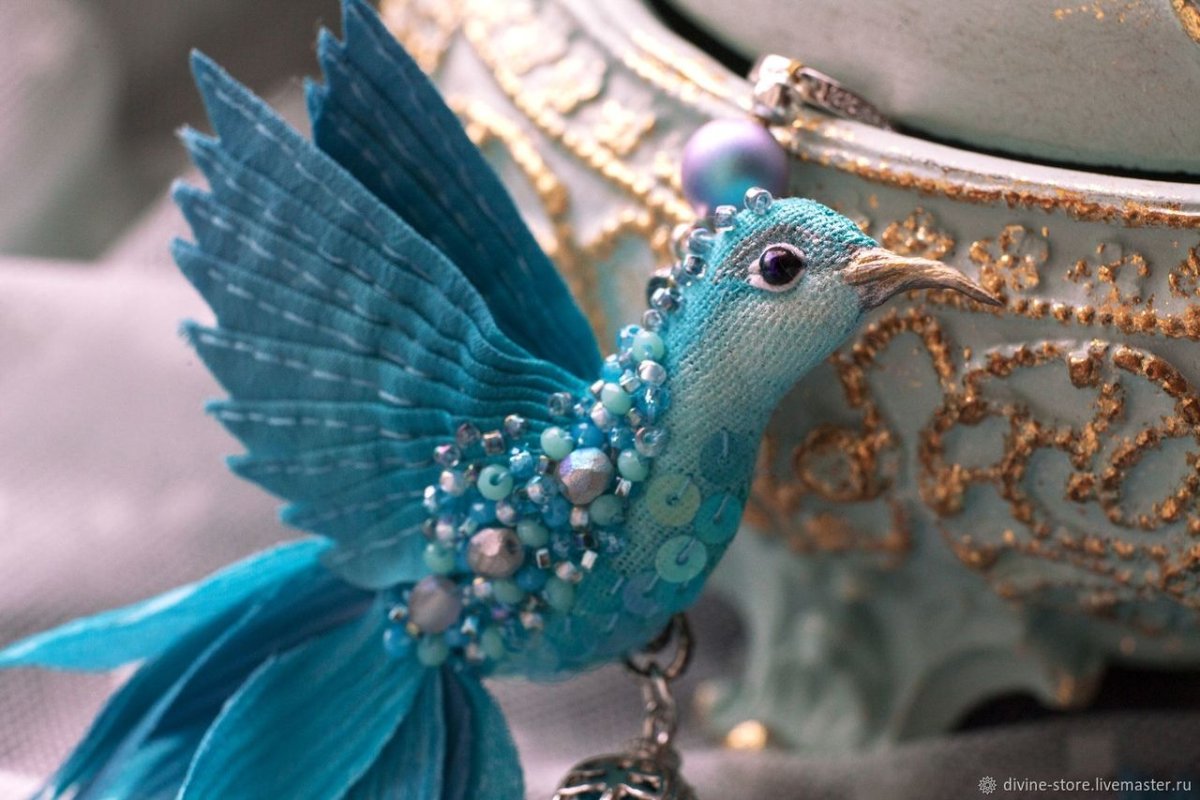 Брошь Колибри из бисера
