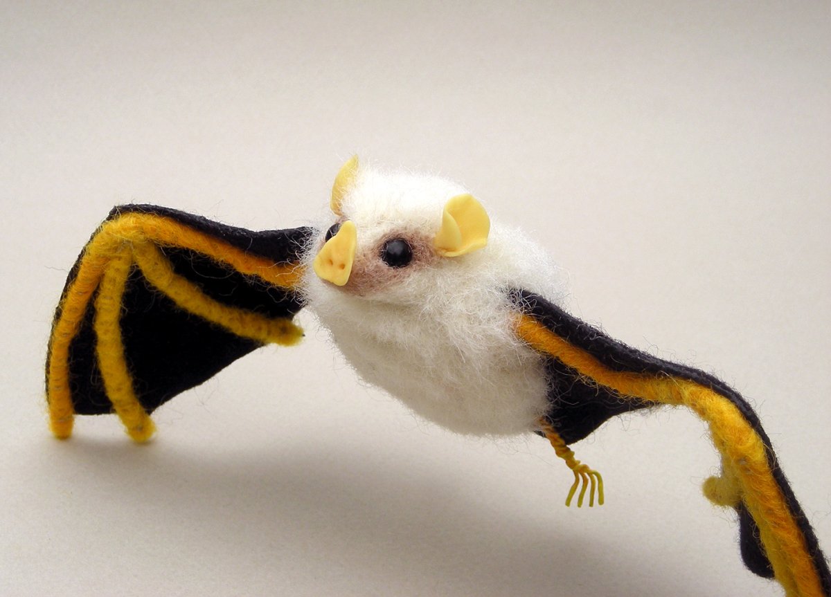 Белый листонос летучая мышь