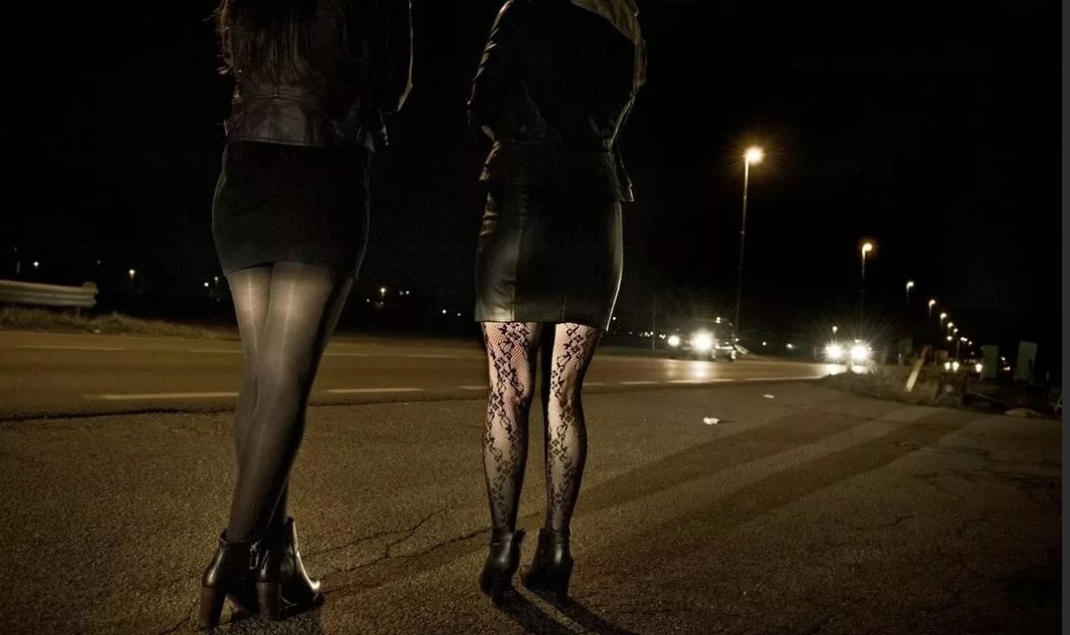 Девушки в чулках на трассе