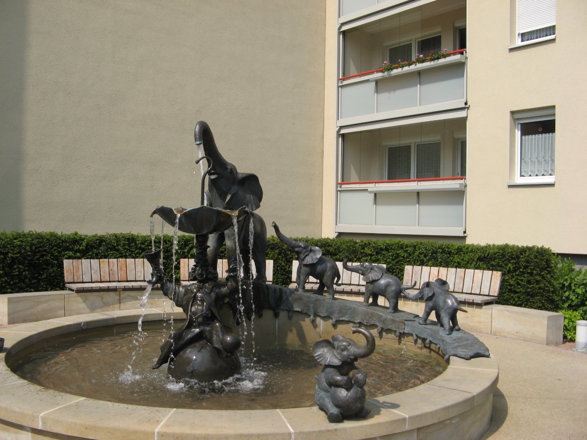 Наклейка черный Дельфин