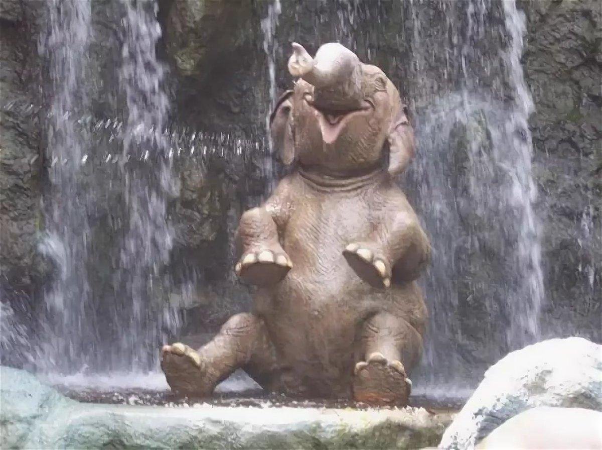 Довольный Слоненок