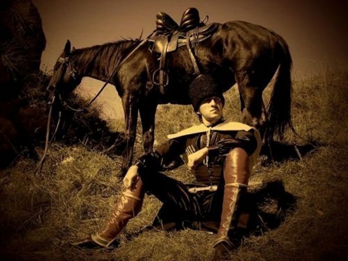 Человек конь