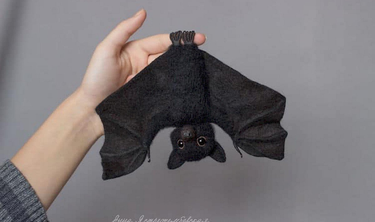 Валяная летучая мышь