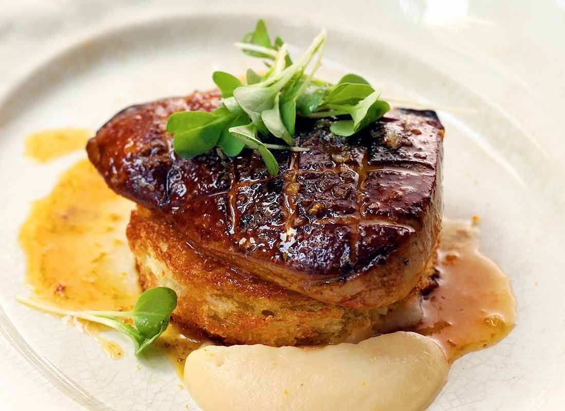 Утиная ножка конфи с грушей