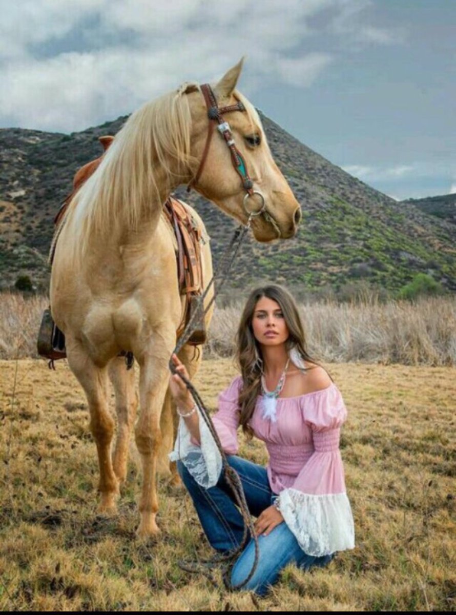 Девушка с лошадью