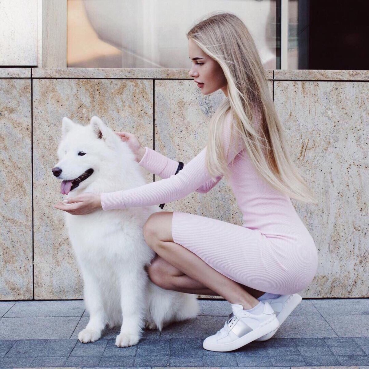 Дина Исаева с доберманом