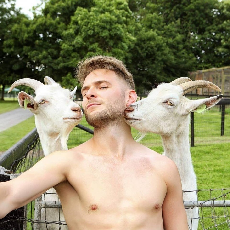 Человек коза