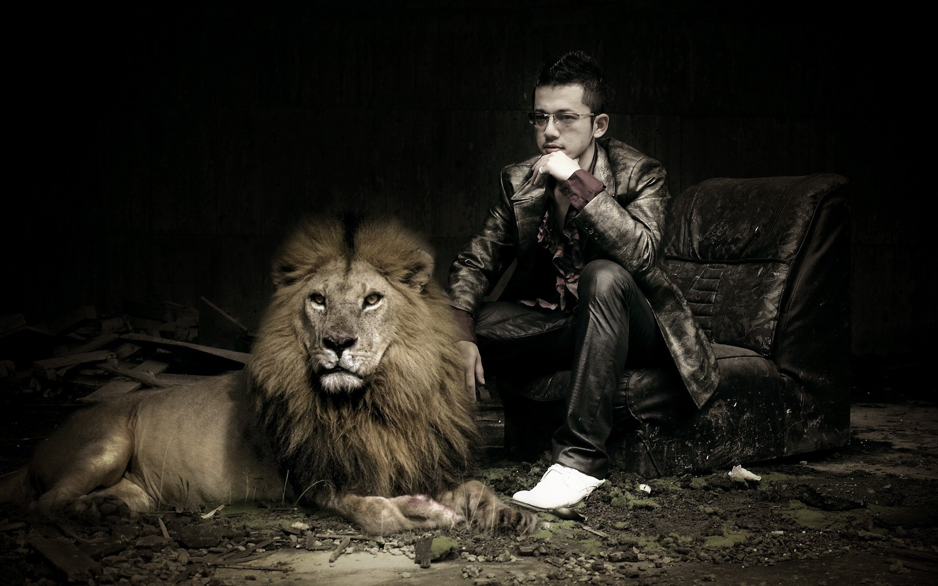 Парень лев какой. Человек Лев. Фотосессия со львом. Парень Лев. Фотосессия мужчина со львом.