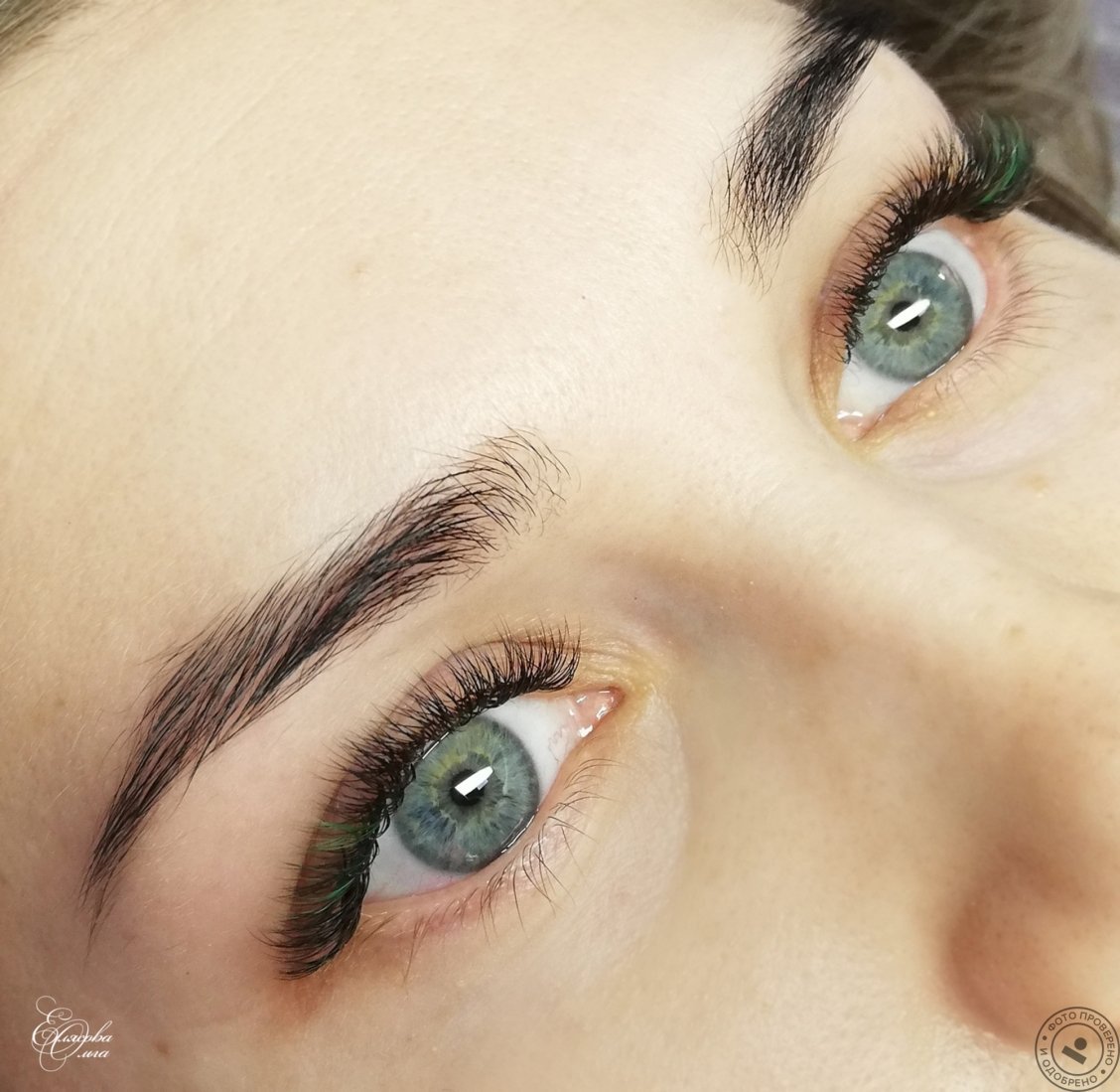 Нарощенные ресницы классика с эффектом стрелки