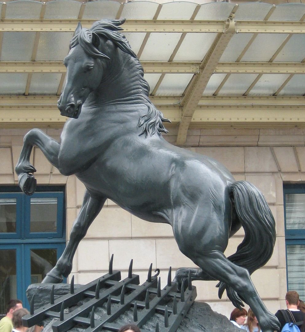Буцефал статуя