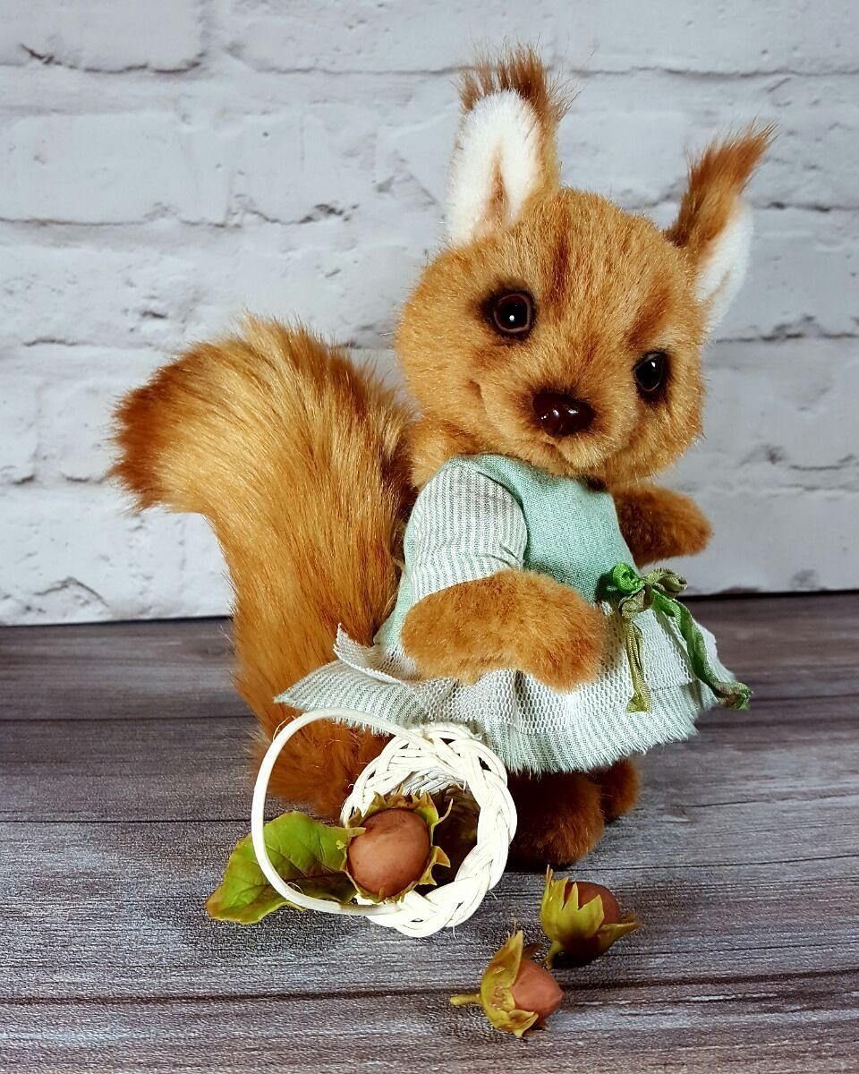 Мягкая игрушка Белочка с орешком