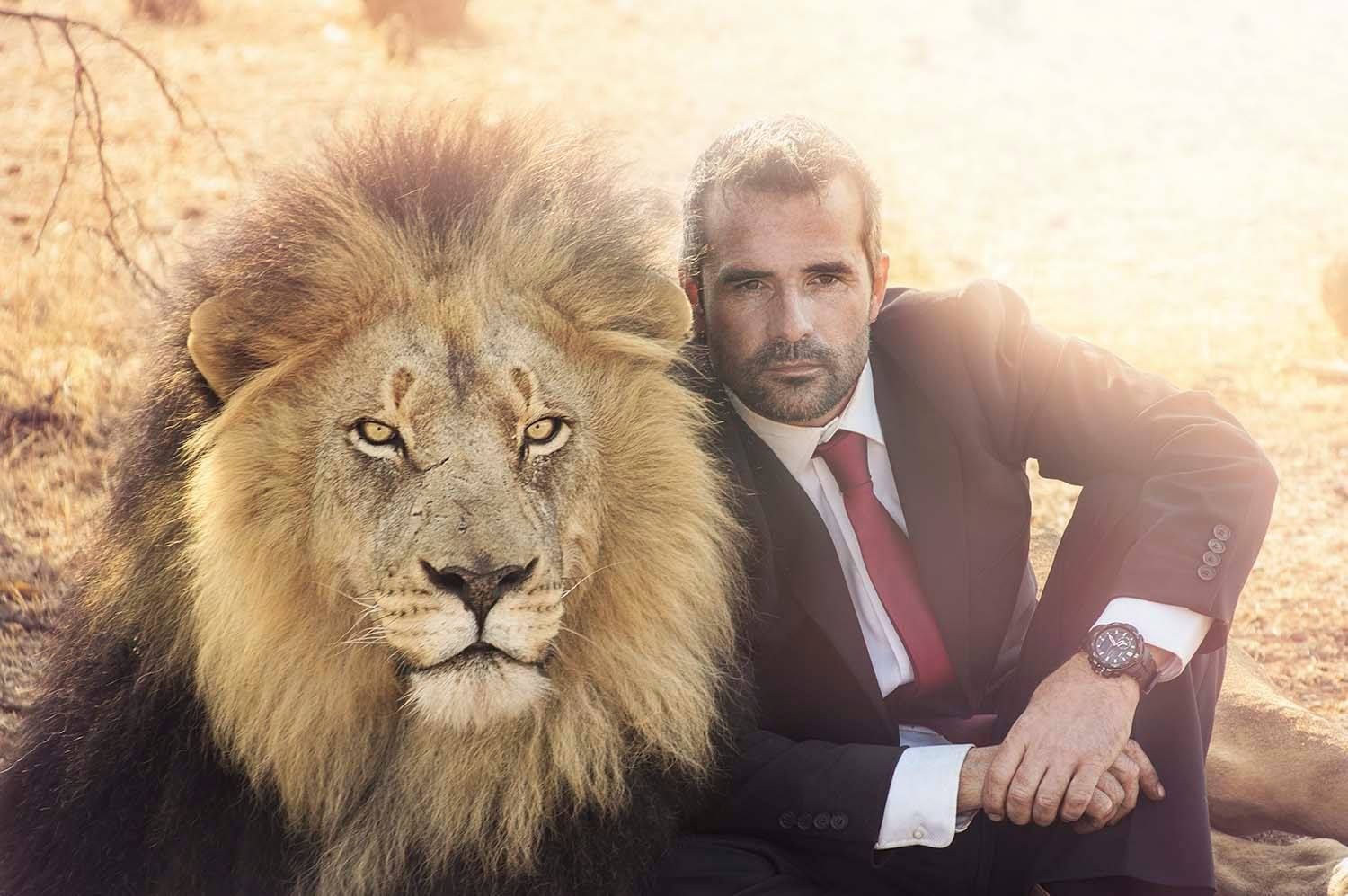 Лев мужчина цвет. Кевин Ричардсон. Кевин и львы. Кевин Ричардсон 2023. Kevin Richardson Lion Whisperer.