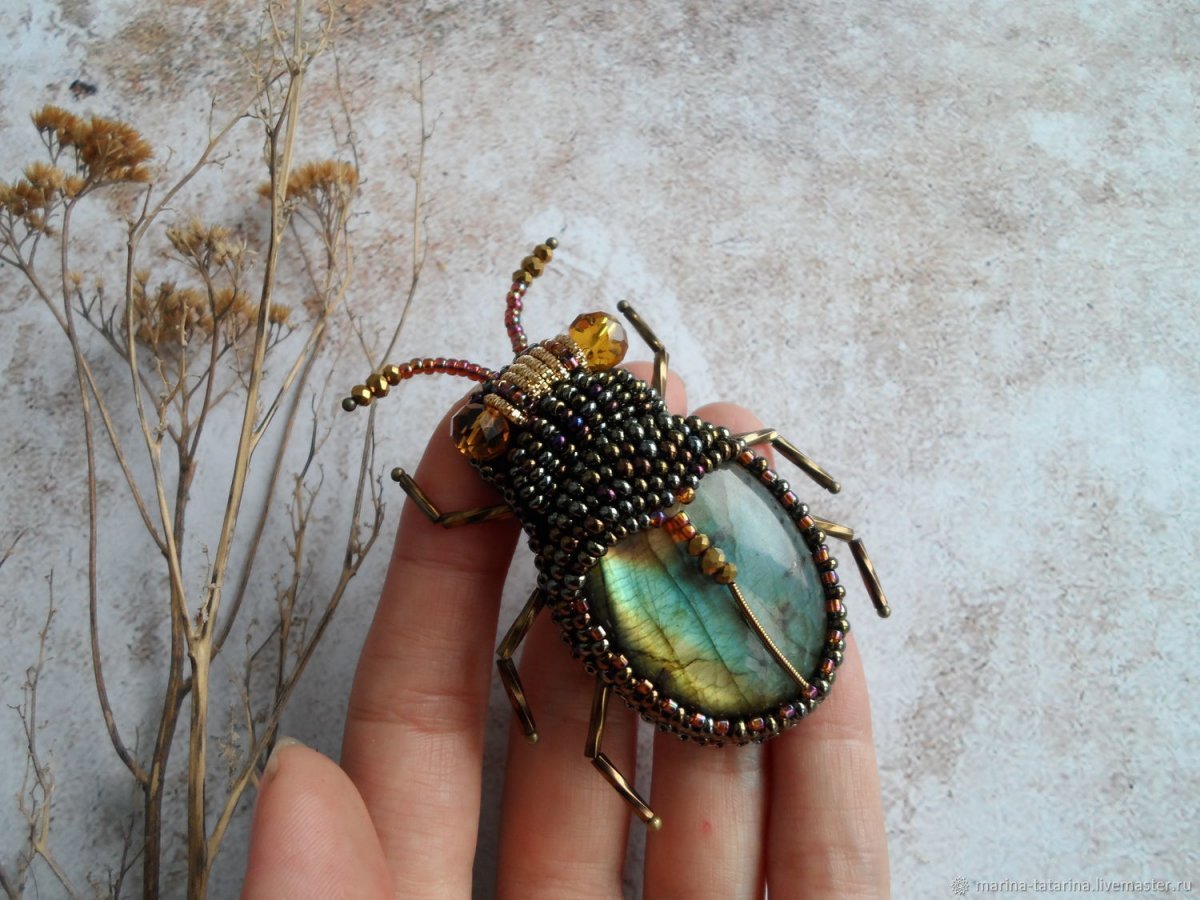 Брошь с лабрадоритом