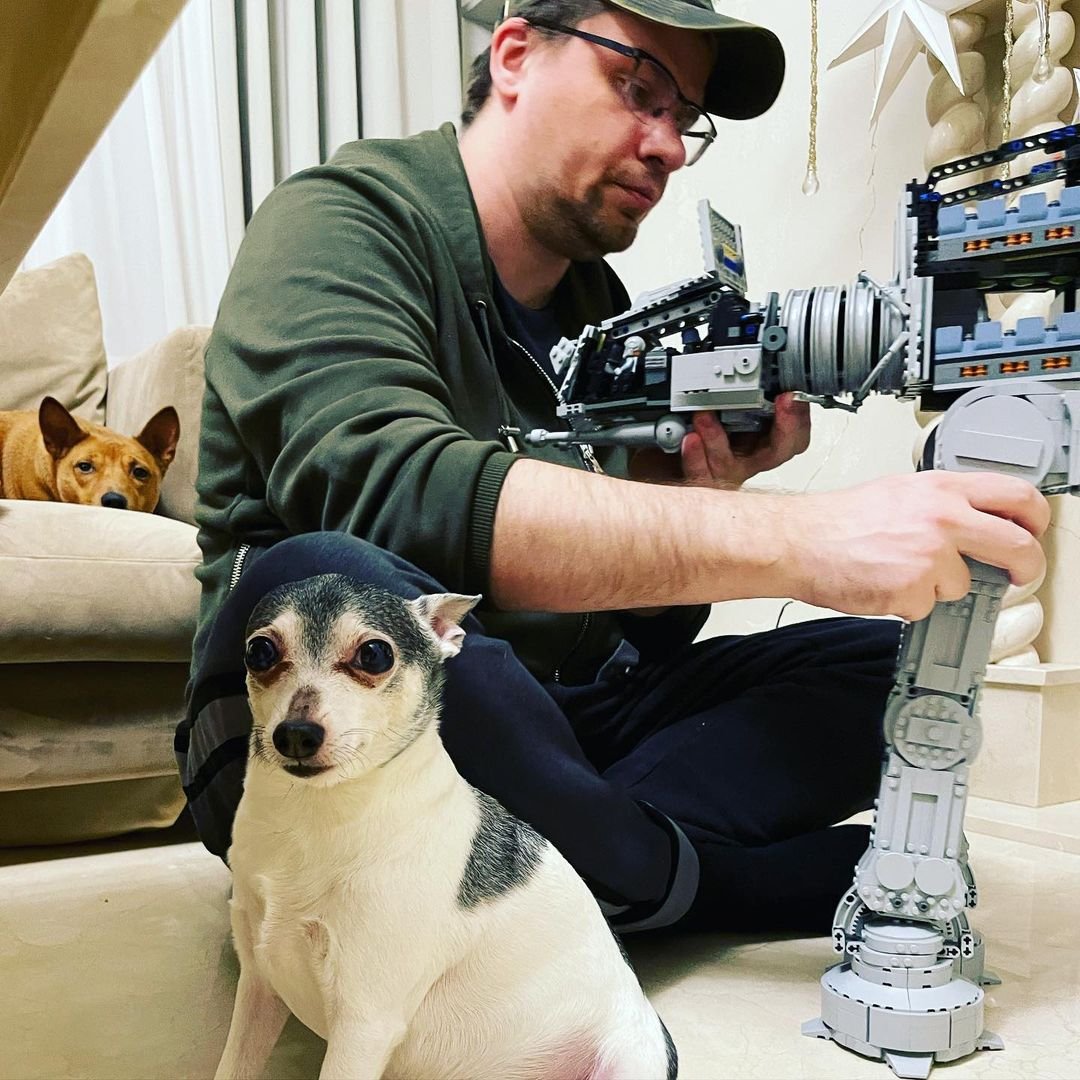 Девушка с собакой