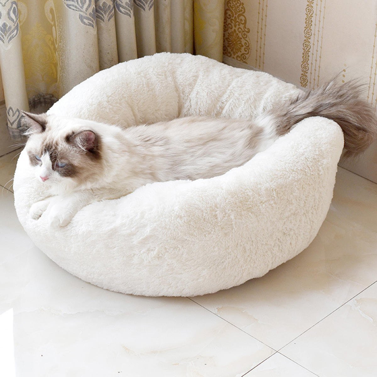 Вязаная лежанка для кошки