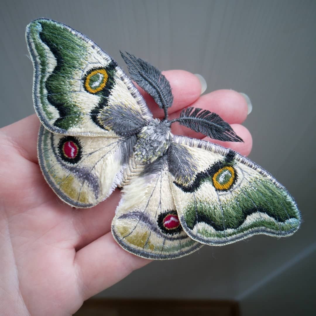 Объемная вышивка бабочка