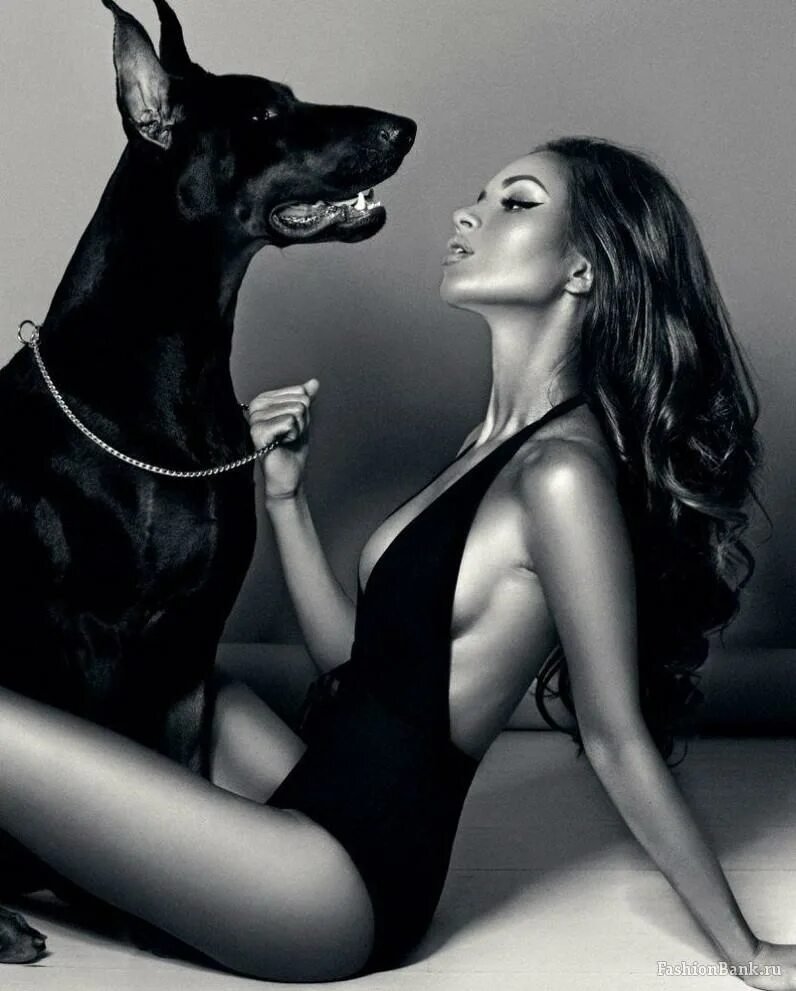 Ирина Шейк фотосессия с доберманом