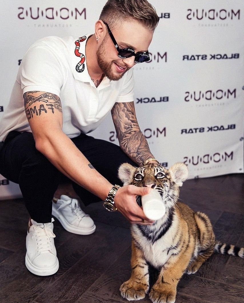Егор Крид с тигренком