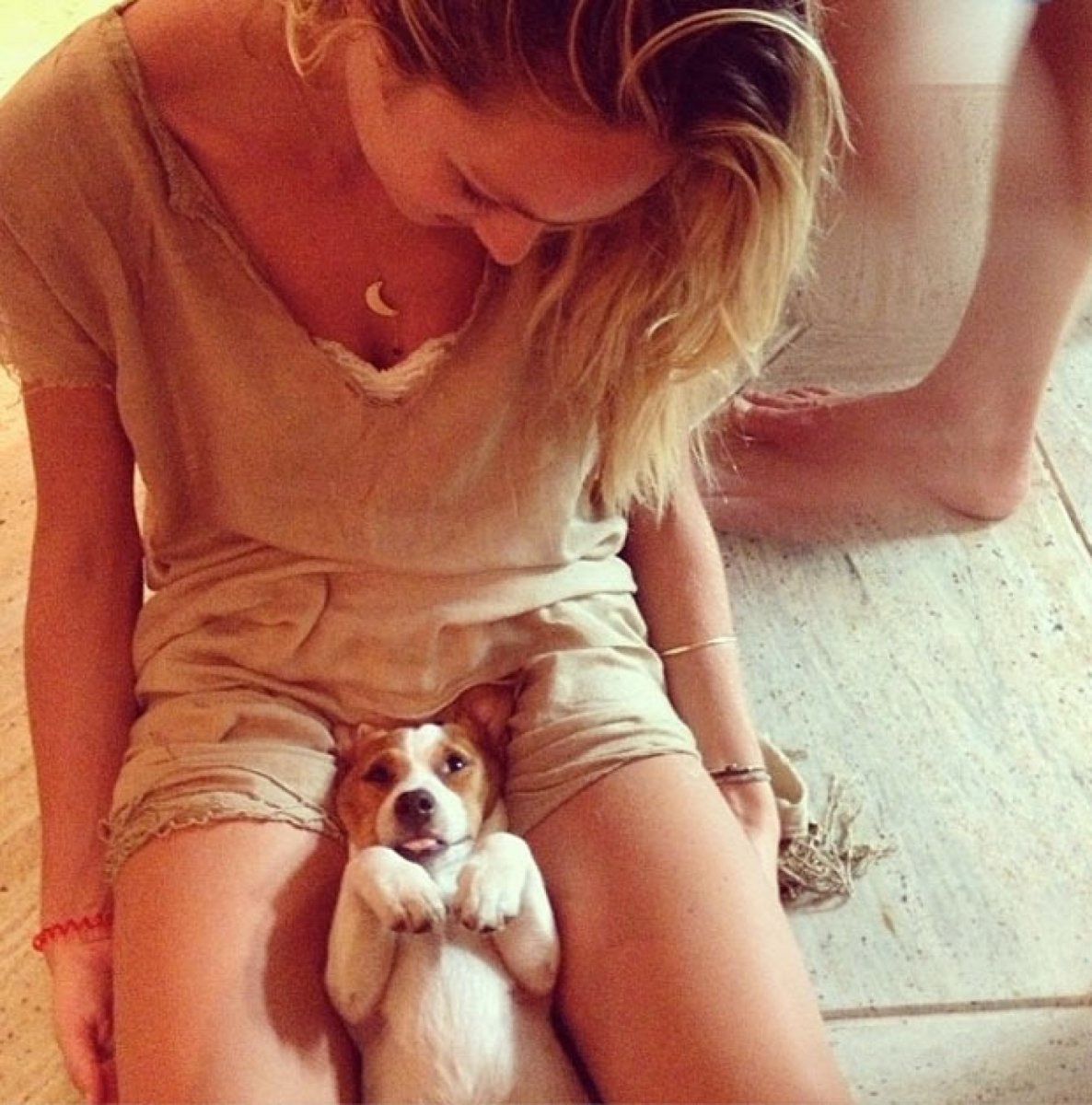 Кэндис Свейнпол с собакой