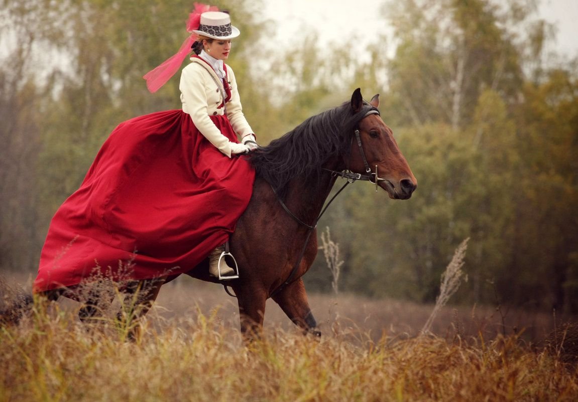 Амазонка на лошади