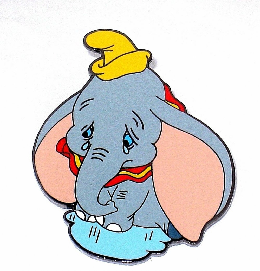 Слоненок Дамбо плачет