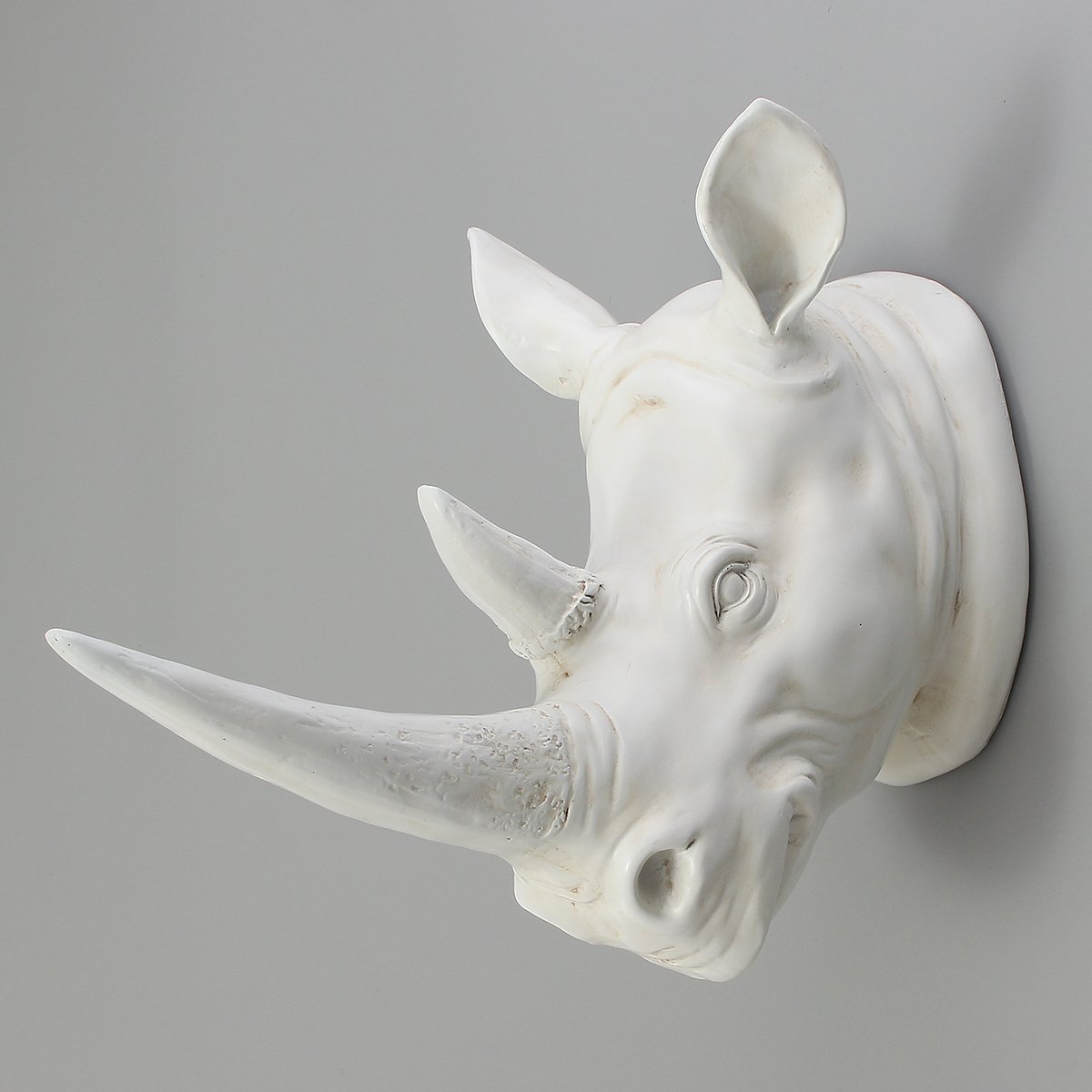 Скульптура головы носорога