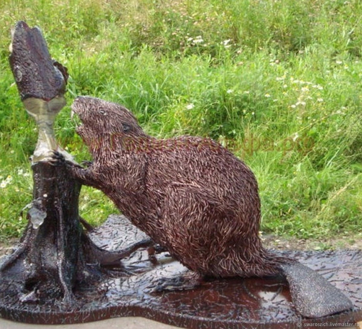 Бобер фигура из дерева