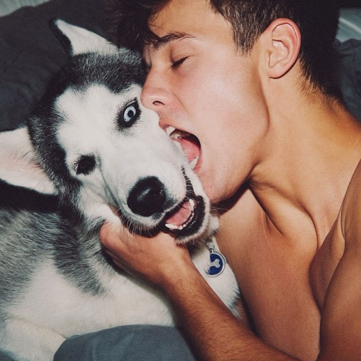 Парень с собакой