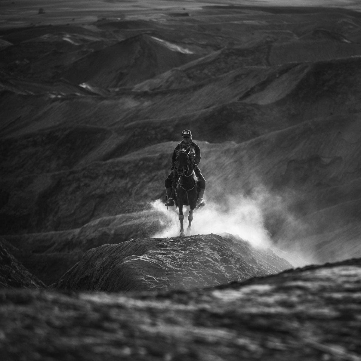 Одинокий Путник в горах