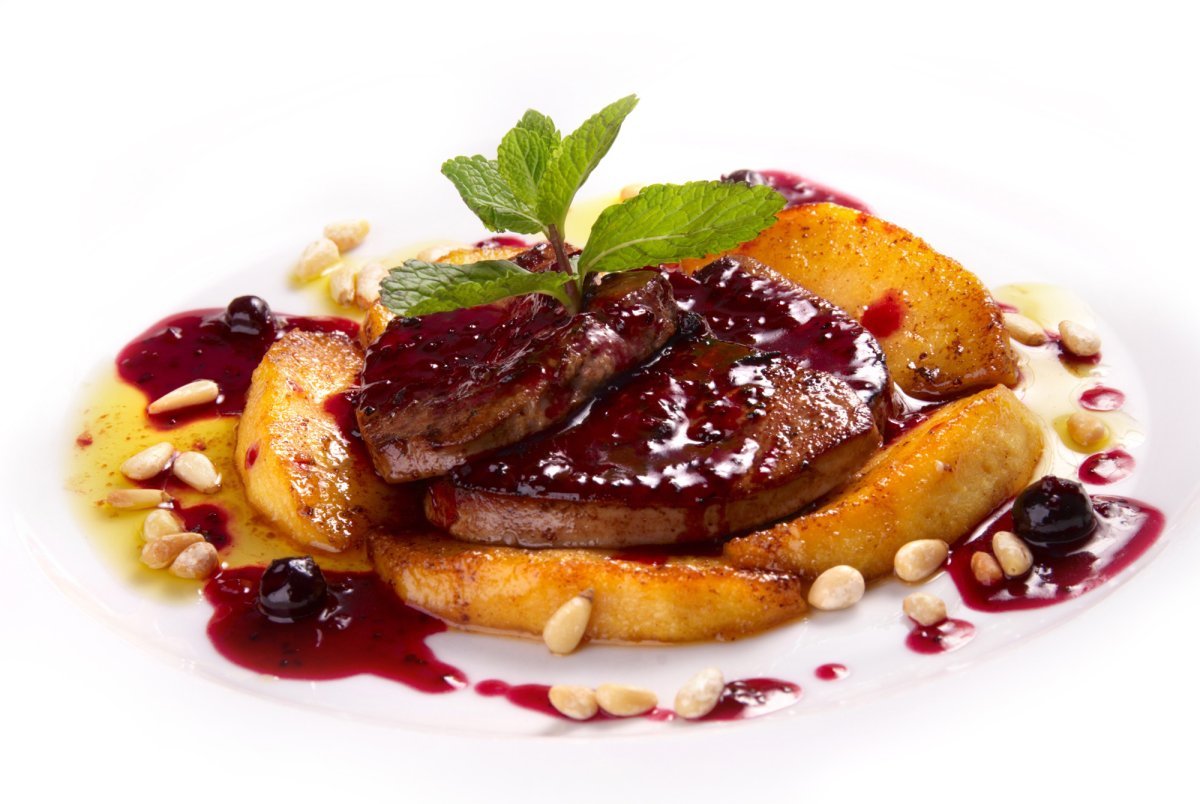 Фуагра на белом фоне