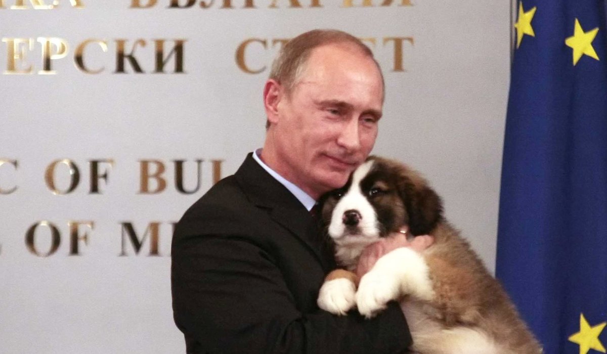 Путин с щенком