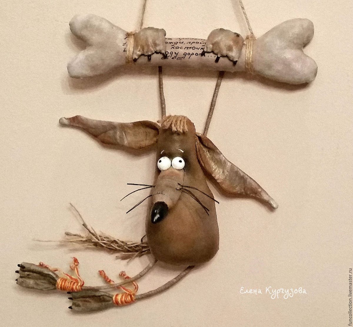 Паутина из металла с пауком