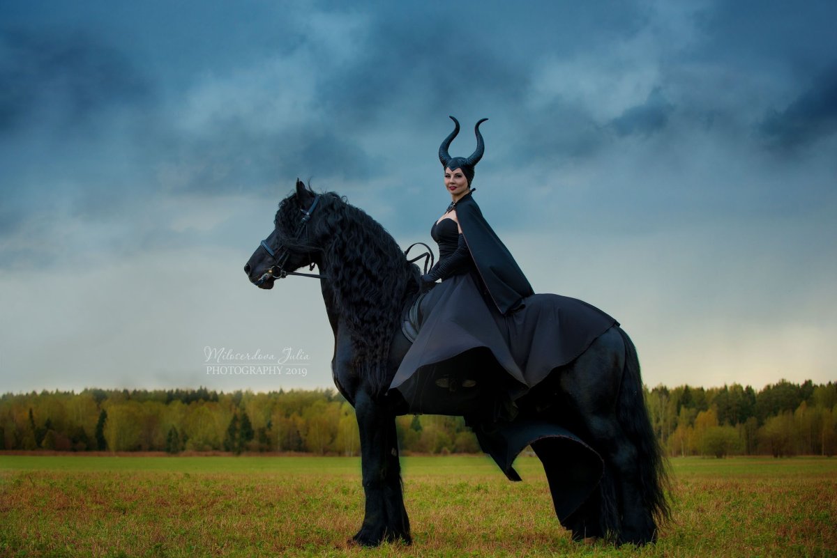 Наряд который больше всего подходит с лошадьми