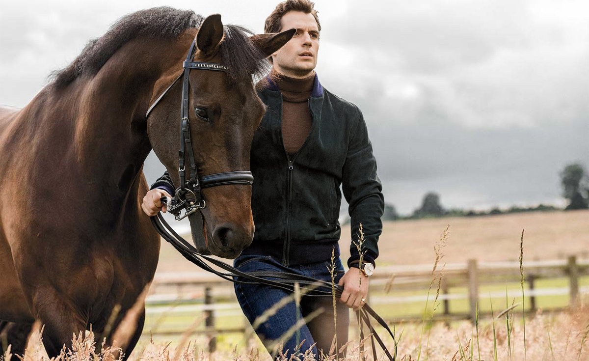 Генри Кавилл на коне
