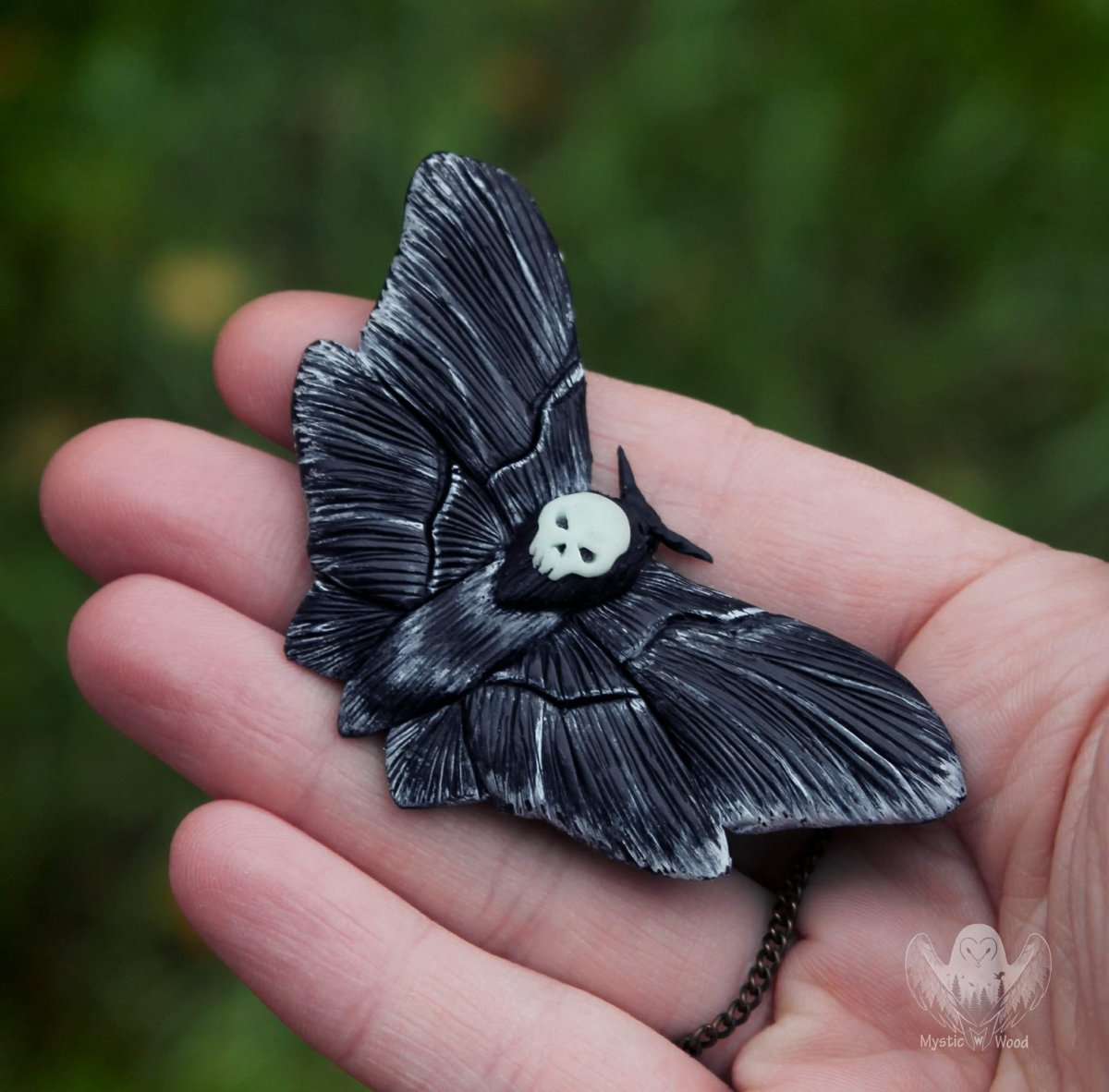 Бабочка Бражник синий