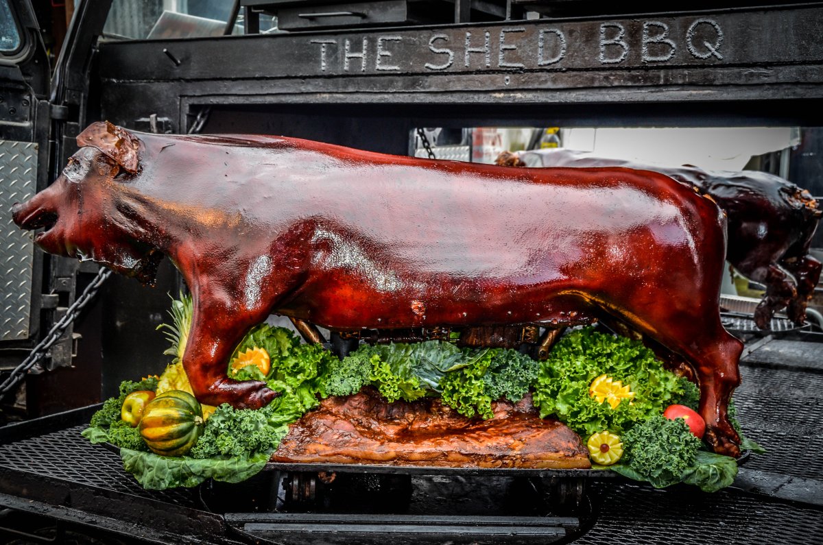 Жареный бык на вертеле