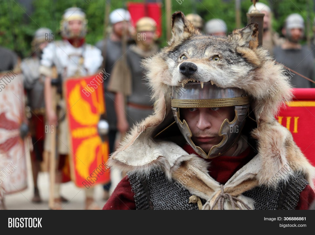 Early Imperial Roman Legionaries attacking Victrix