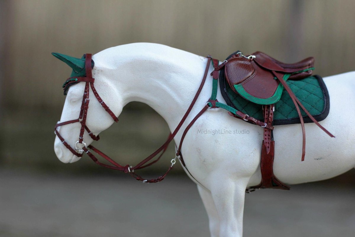 Игрушка лошадка с седлом