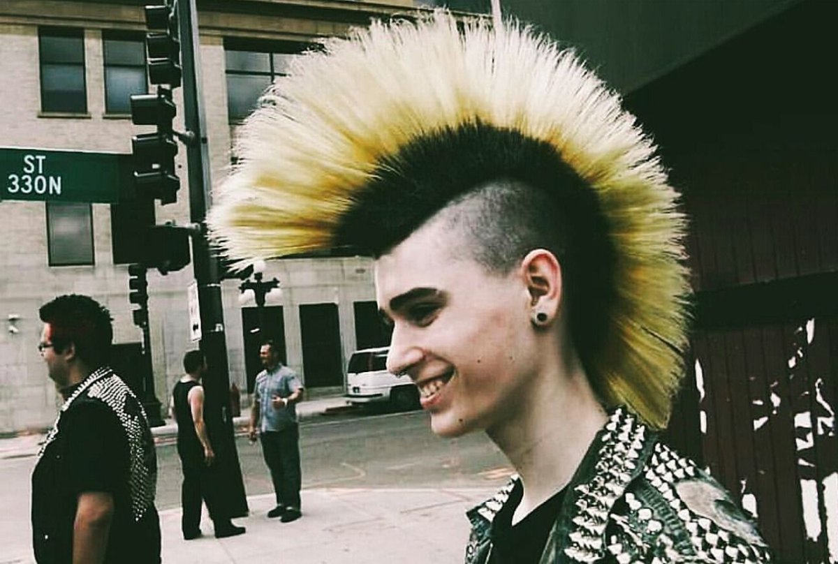 Металлист с ирокезом