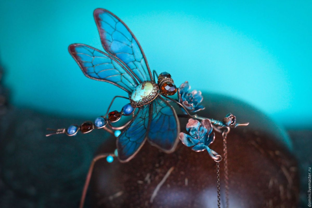 Фон со стрекозами