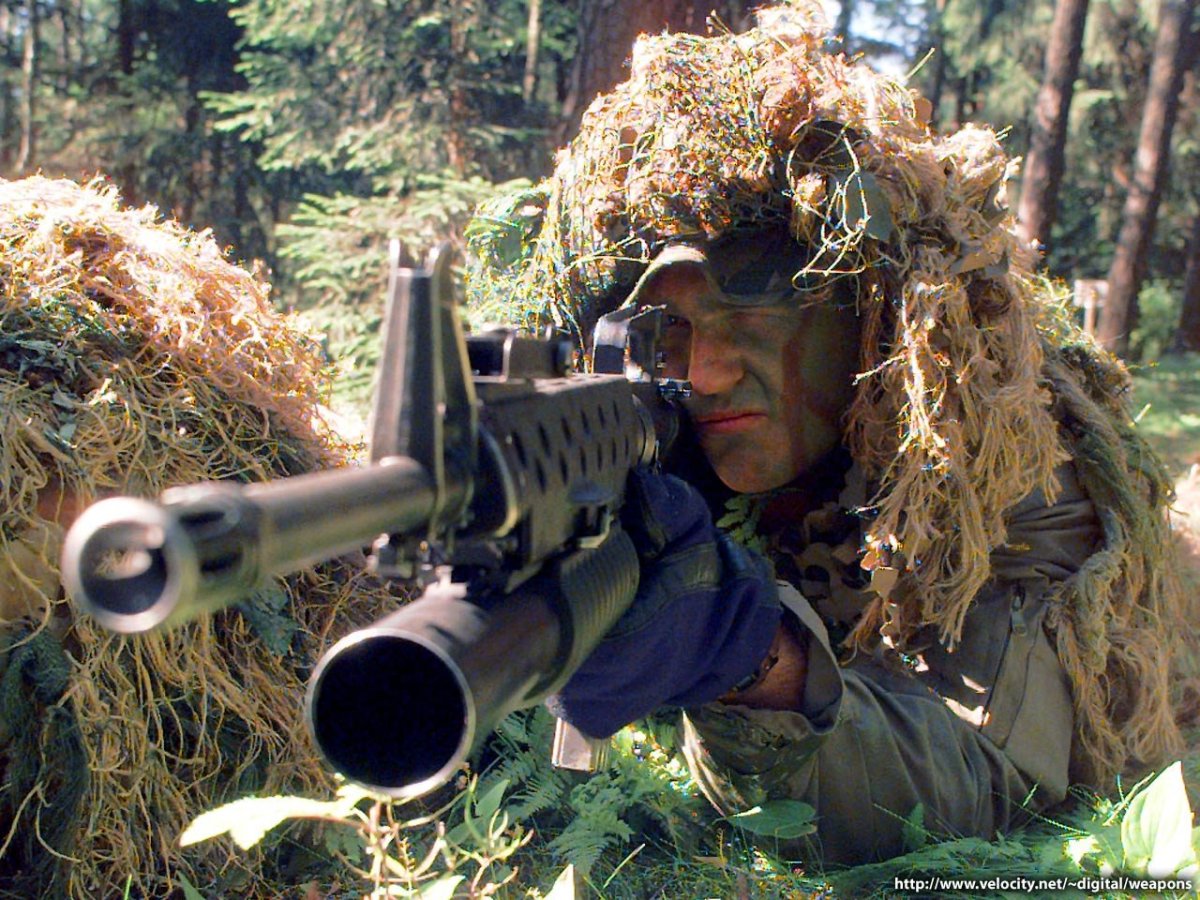 Белка с автоматом