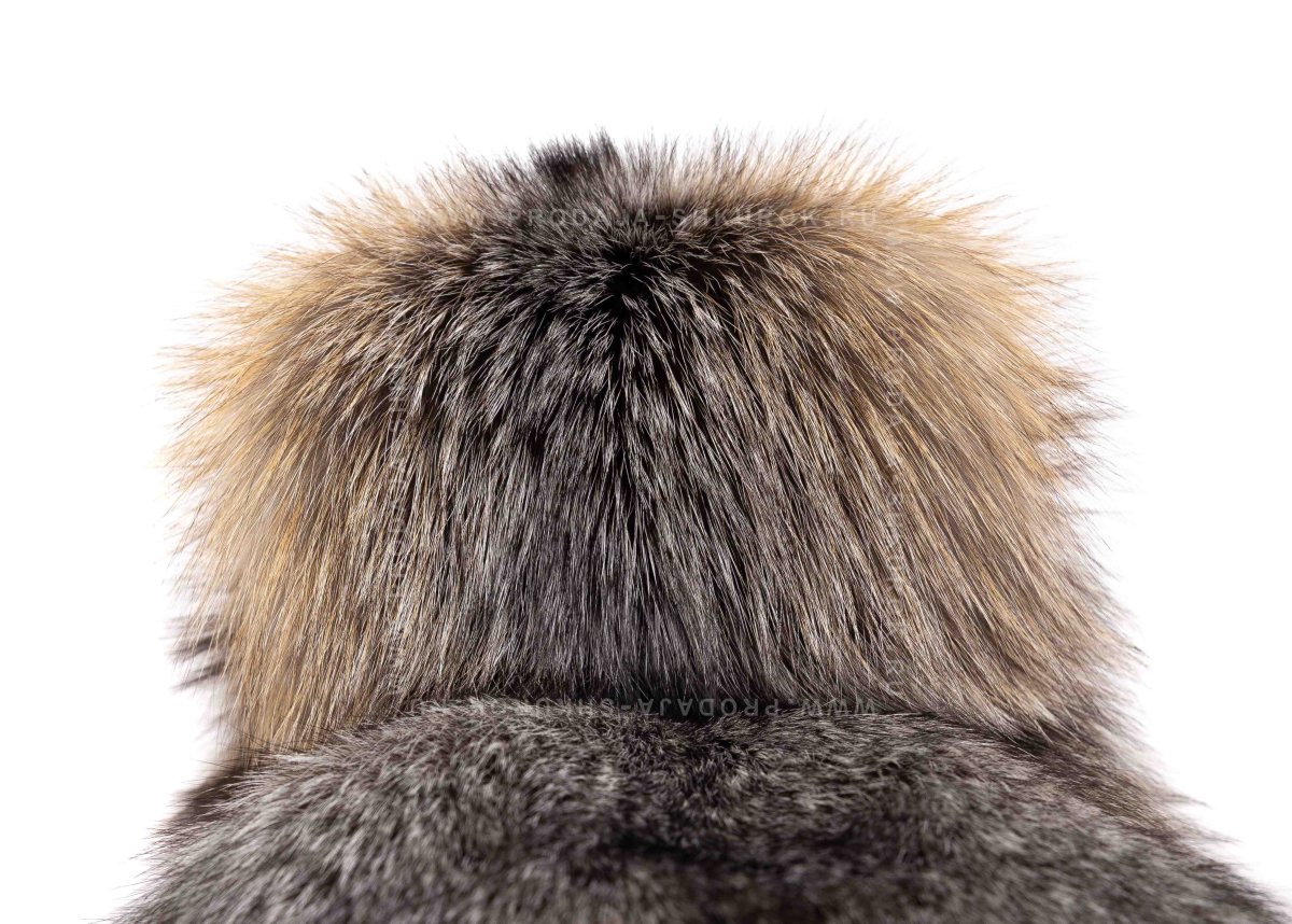 Меховая шапка с ушками женская